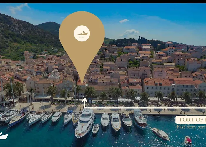 Riva Yacht * Hvar Town